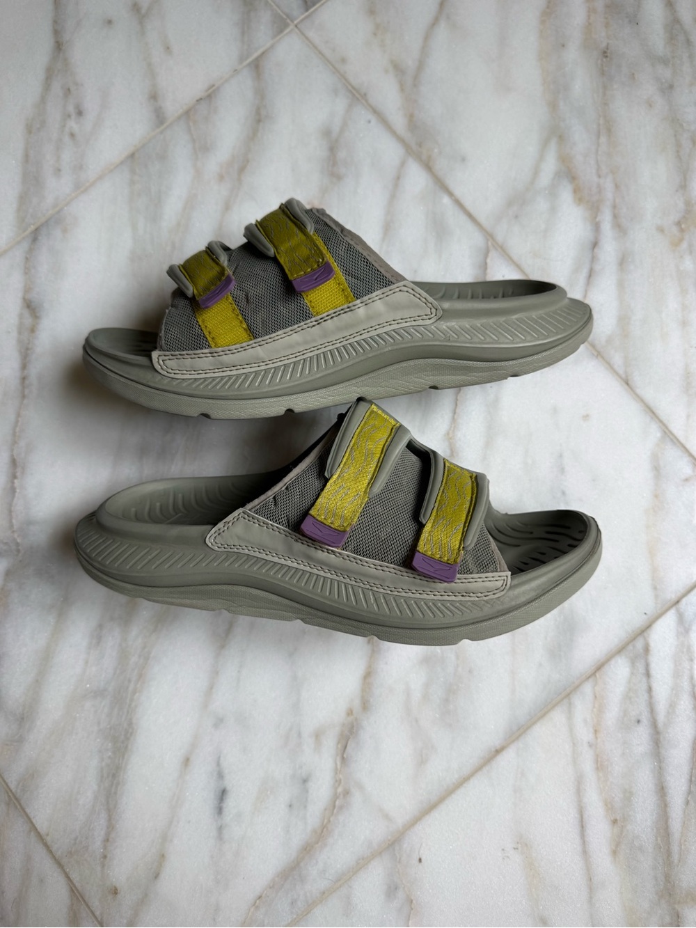 HOKA Ora Luxe Barley Aura Recovery Sandals Slides Women’s 9, Men’s 7